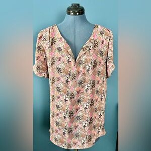 Ladies woven polyester floral crepe top size large